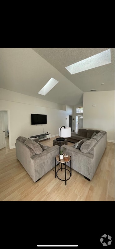 Building Photo - 413 Woodlark Dr