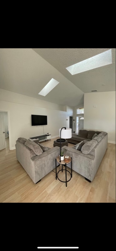 Building Photo - 413 Woodlark Dr