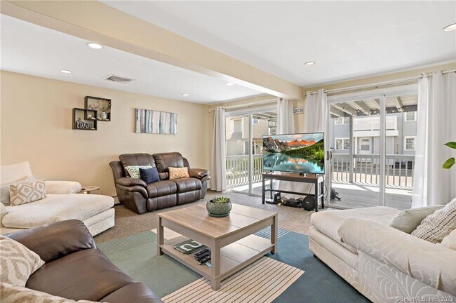 Foto del edificio - 210 Broadway