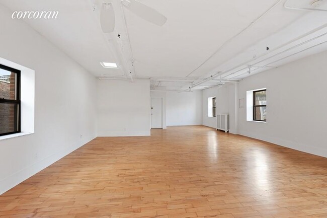 Building Photo - 20 Bond St