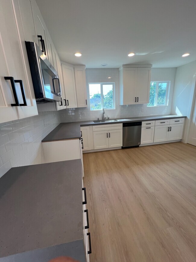 Foto del edificio - 4127 Artesia Blvd