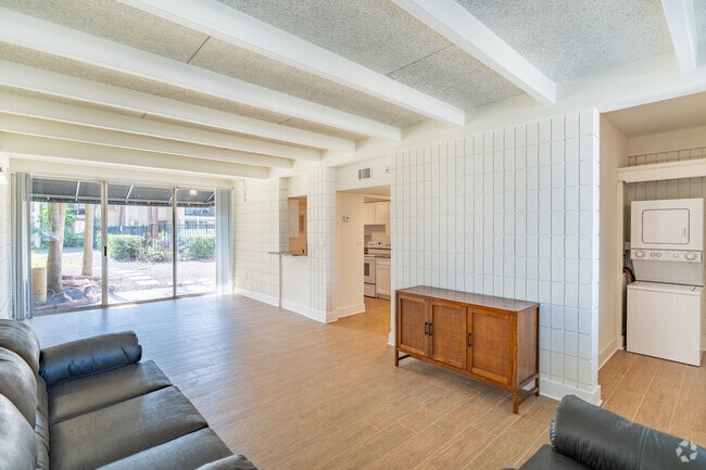 2BD, 2BA - 850SF - Living Room - The Oasis Club