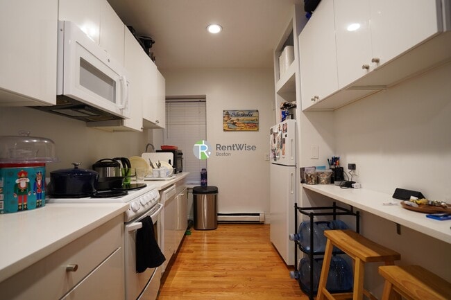 Foto del edificio - 57 Westland Ave