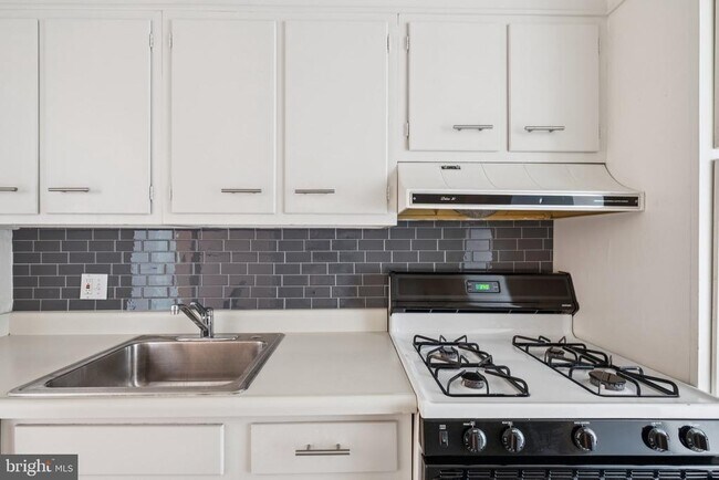 Foto del edificio - 604 S Washington Square