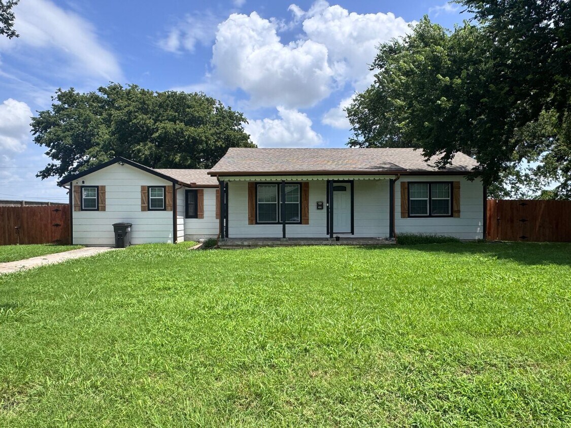 Primary Photo - Beautiful 3 bed, 2 bath home with open lay...