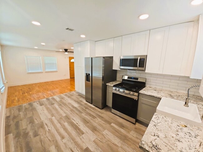 Foto del edificio - 3603 E Lockwood Dr