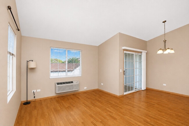 Building Photo - 1623 Silverstone Dr
