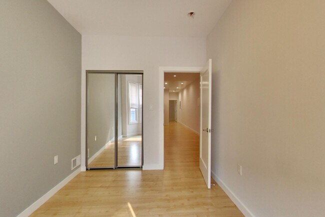 Foto del edificio - 716A Clementina Street-