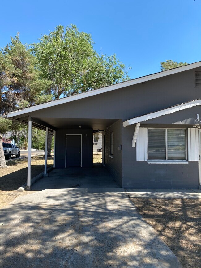 Front / Parking - 684 Cedar St