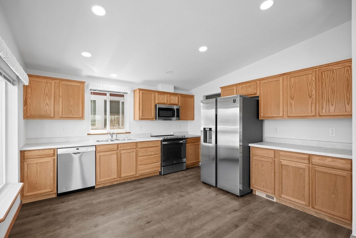 Primary Photo - Brand New University District Home - Conve...