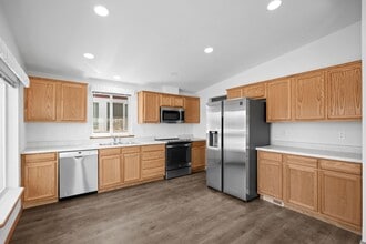 Building Photo - 202 S Sheridan St Building Photo - 202 S Sheridan St