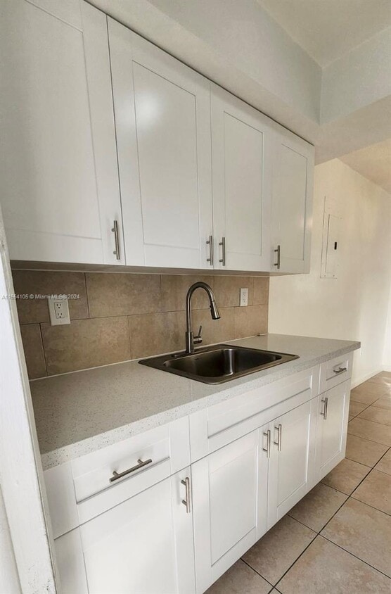 Primary Photo - 31 NW 163rd St