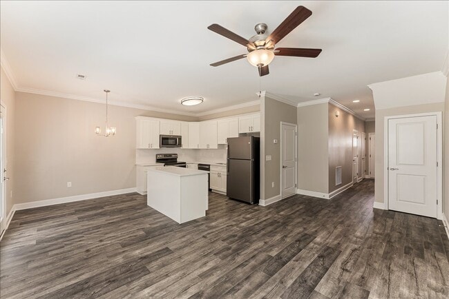 Building Photo - 420 Flt Rdg Wy