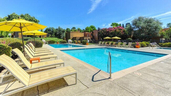 Foto del edificio - 4800 Sunset Ter Ln