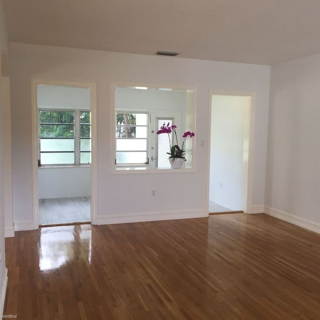Living room - 601 SW 23rd Rd