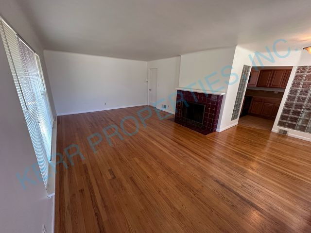 Building Photo - Charming 2-Bed Retreat in Prime Portland L...