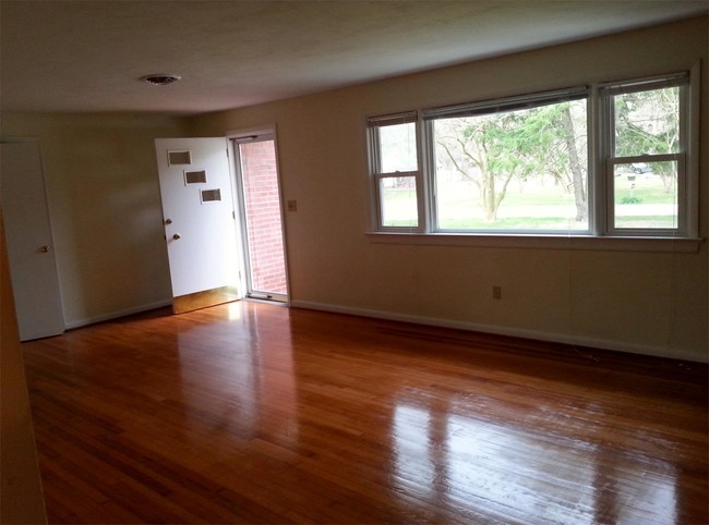 Building Photo - 5237 S Lake Rd