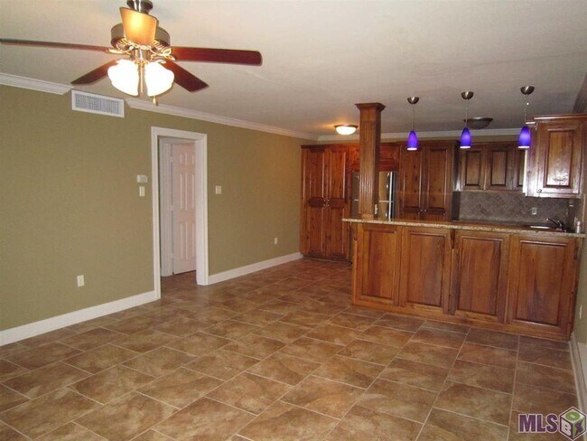 Building Photo - 1290 Park Boulevard # 211
