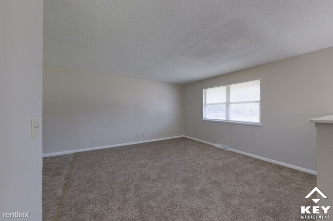 Building Photo - 5 br, 2 bath House - 2975 N Salina Ct