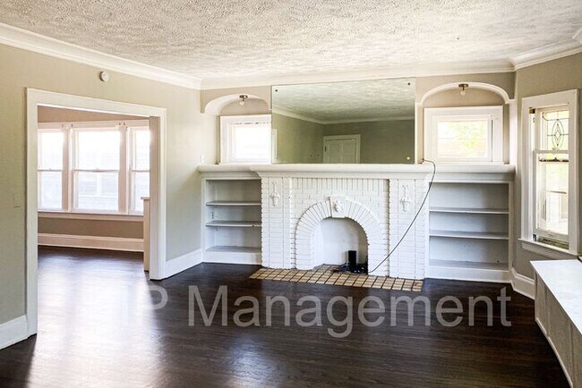 Building Photo - Sprawling 3BR 1BA Up Unit in Cleveland Hei...