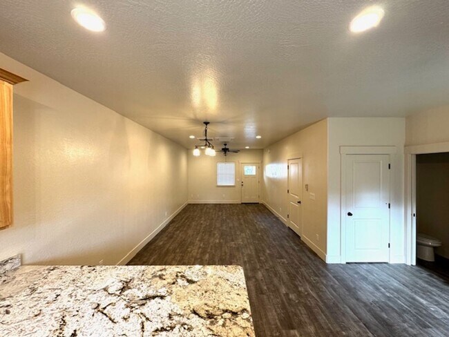 Building Photo - BM2613