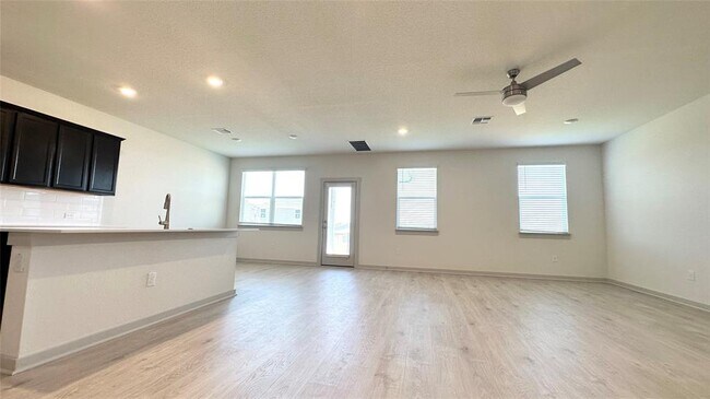 Foto del edificio - 2312 Tucker Ln