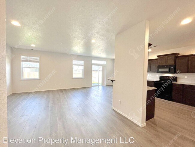 Building Photo - 3 br, 2 bath House - 3077 NW Dogwood Ave