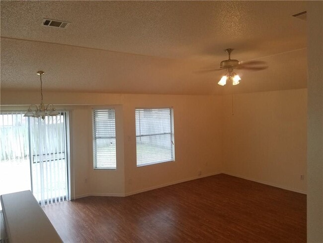 Building Photo - 1609 Honeysuckle Ln