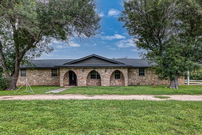 Building Photo - 501 Alderete Ln