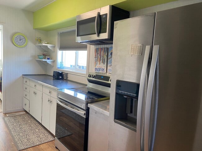 Building Photo - 717 10th Ave