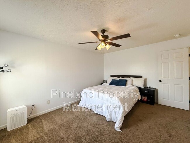 Building Photo - 815 Zapata Ln