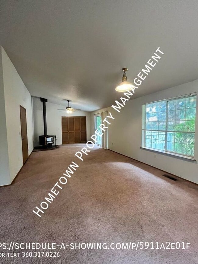 Building Photo - Lake Forest Rambler with Long Lake Access!