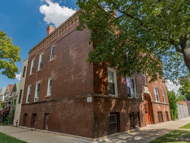 Building Photo - 2223 N Hamlin Ave