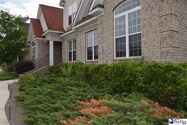 Foto del edificio - 3032 Drakeshore Dr
