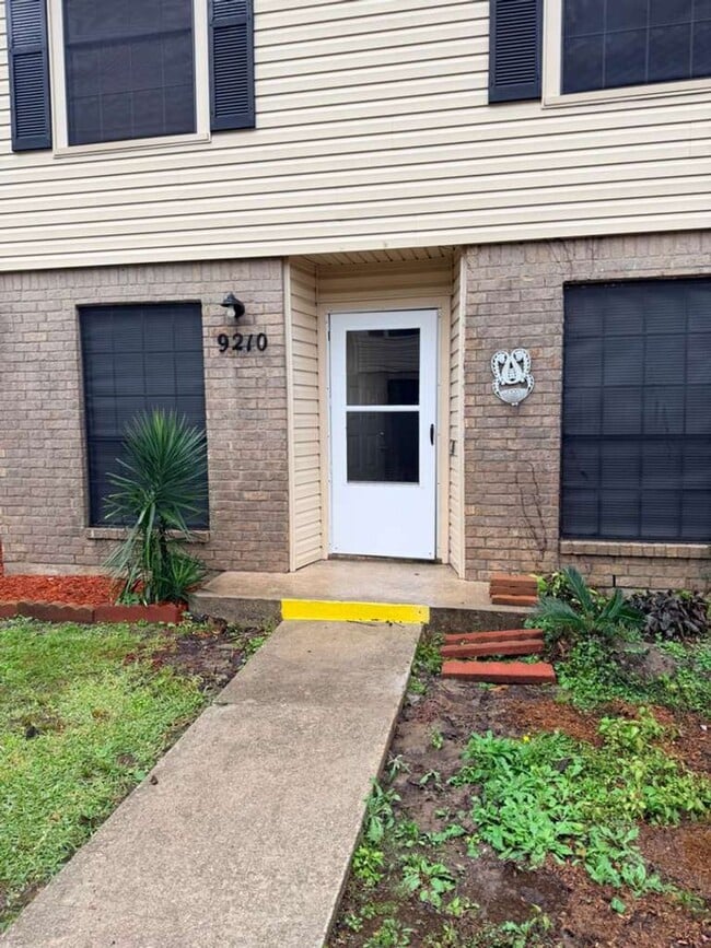 Building Photo - 9210 Glen Meadow Ln