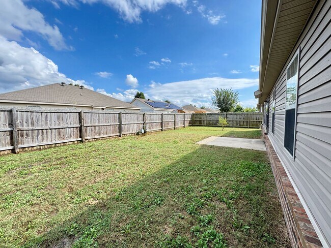 Building Photo - 4 bedrooms in quiet Bentonville neighborhood