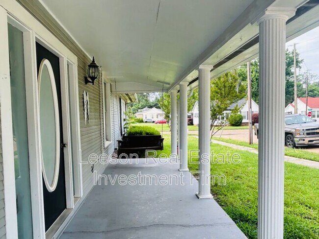 Foto del edificio - 802 Jefferson St