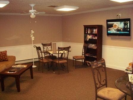 Building Photo - 1 bedroom in Traverse City MI 49686