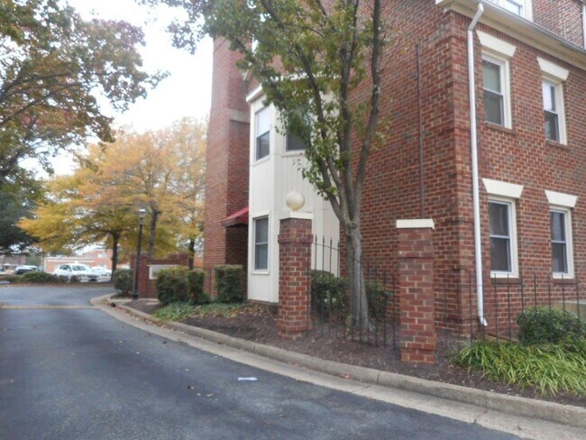 Building Photo - 2 Academy Ln