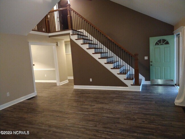 Foto del edificio - 810 Wildwood Pointe Dr