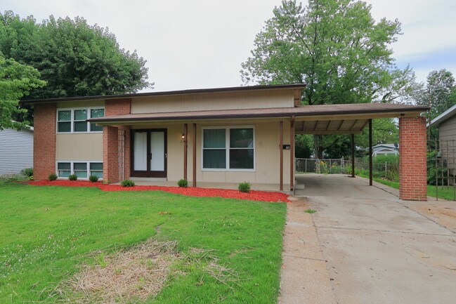 Building Photo - 2370 Liberty Dr
