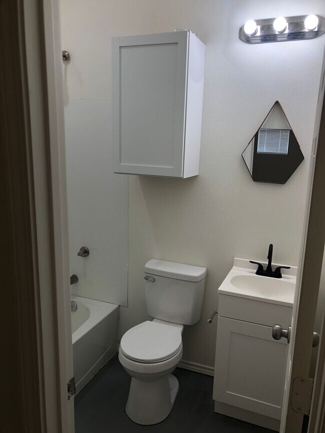 Foto del edificio - 22404 Matins Ln