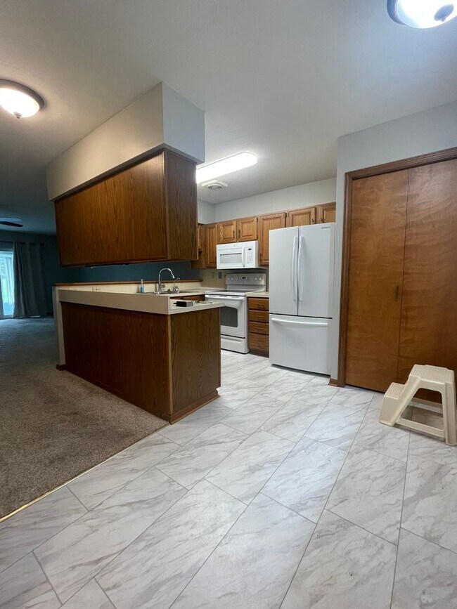 Foto del edificio - Two Bedroom 55+ Condo in Kalamazoo