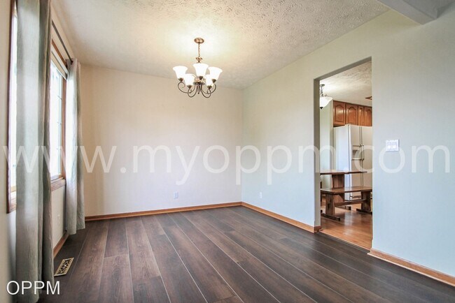 Building Photo - 4 br, 3 bath House - 8212 S. 67th Ct.