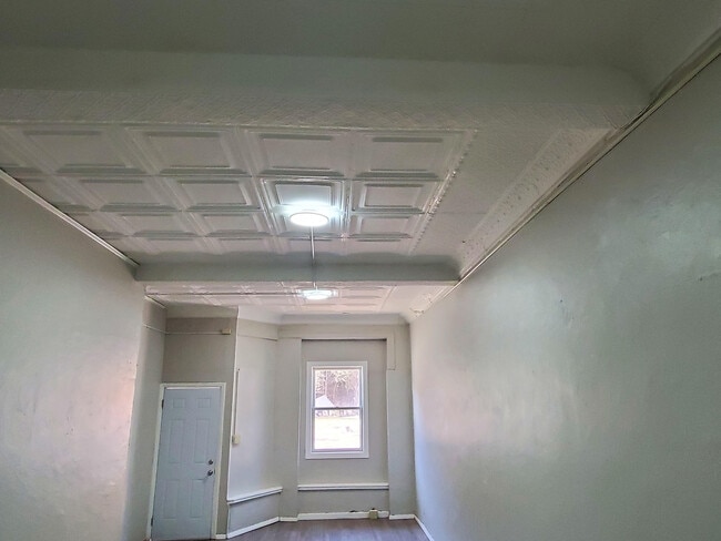 Building Photo - 552 Larimer Ave