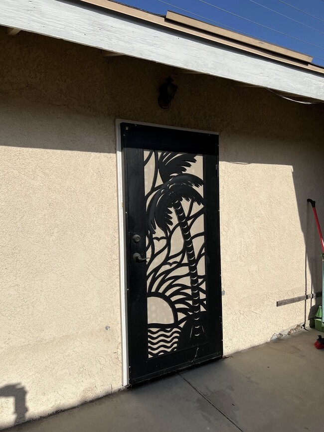 Building Photo - 2526 E Balsam Ave