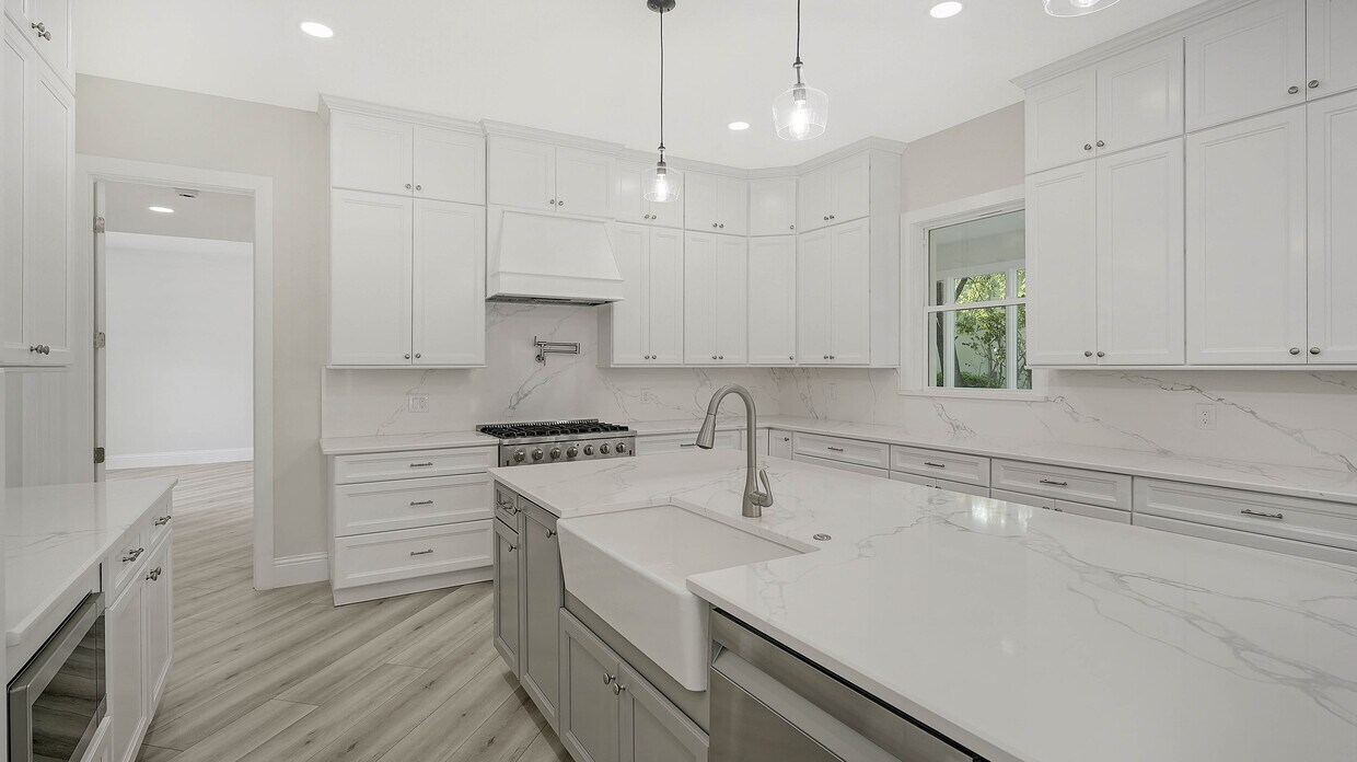 Foto principal - 6706 Oakmont Way