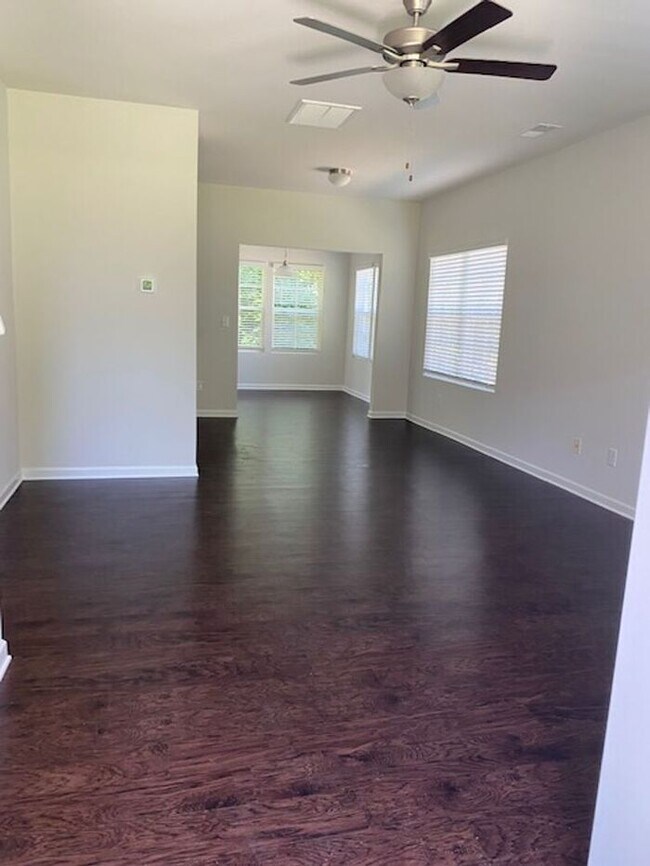 Foto del edificio - 3707 Glen Meadows Dr
