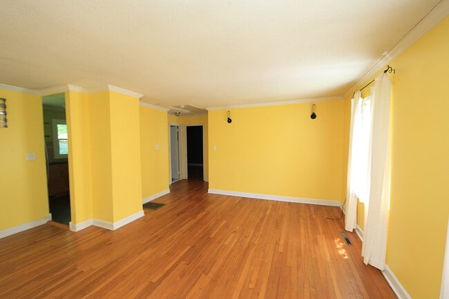 Building Photo - 2404 Farthing St