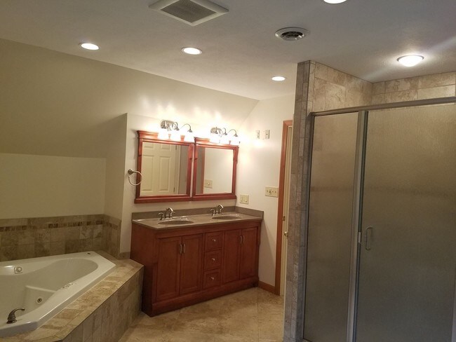 Building Photo - 3 br, 2.5 bath House - 207 Willowdale Road